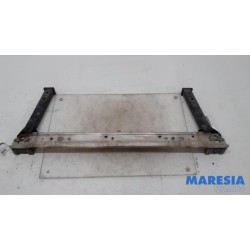 Renault - Megane - Radiator bar