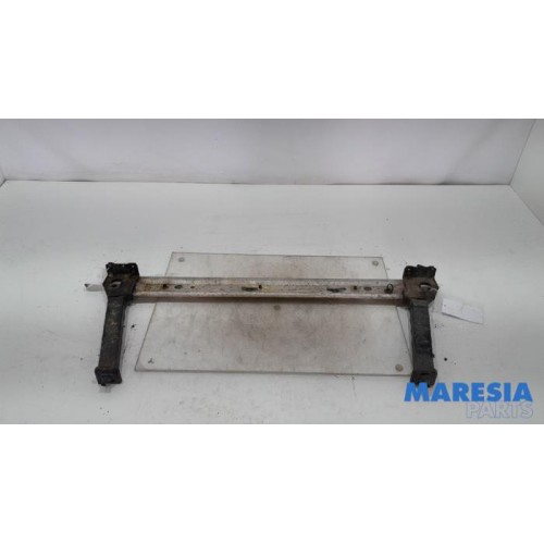 Renault - Megane - Radiator bar