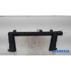 Renault - Clio - Radiator bar