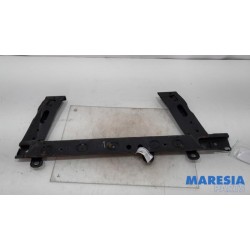 Renault - Clio - Radiator bar