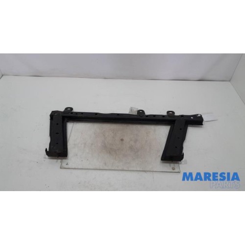 Renault - Clio - Radiator bar