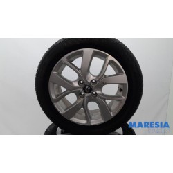 Renault - Clio - Sportvelgenset + banden