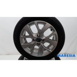 Renault - Clio - Sportvelgenset + banden
