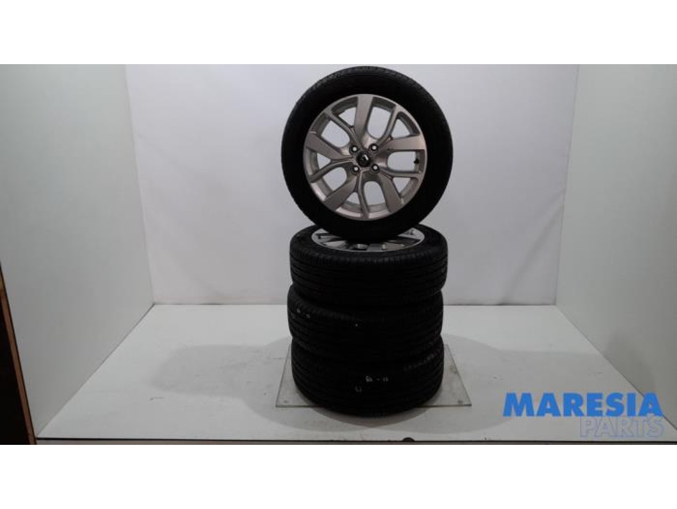Renault - Clio - Sportvelgenset + banden