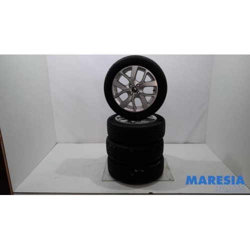 Renault - Clio - Sportvelgenset + banden