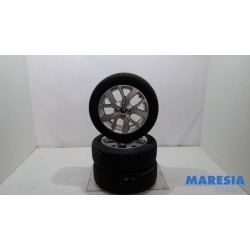 Renault - Clio - Sportvelgenset + banden