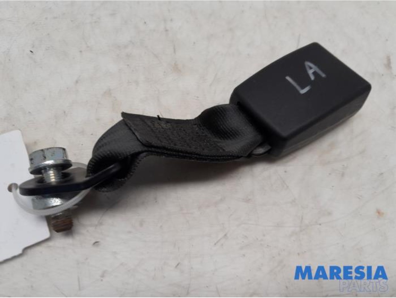 Fiat - Panda - Insertion ceinture de sécurité arrière gauche