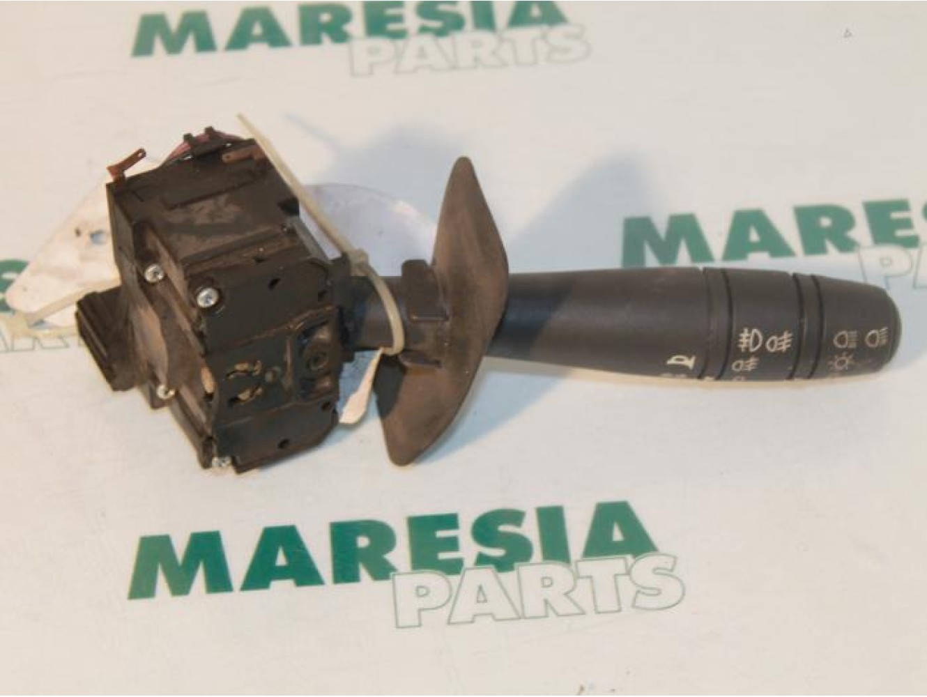 Renault - Clio - Indicator switch
