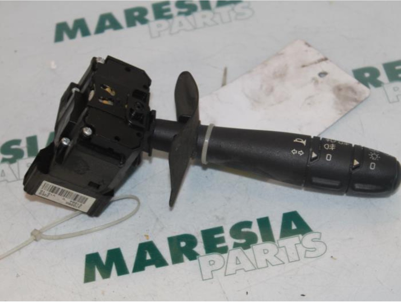 Renault - Clio - Indicator switch