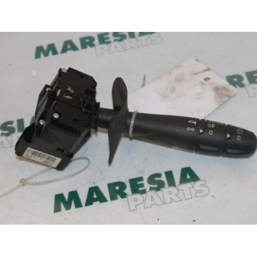 Renault - Clio - Indicator switch