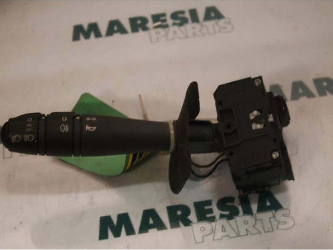 Renault - Clio - Indicator switch