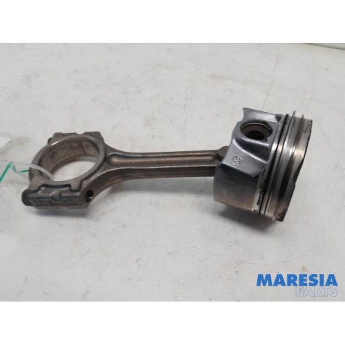 Renault - Captur - Piston