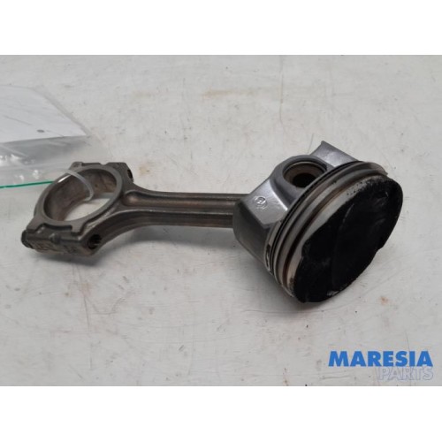 Renault - Captur - Piston