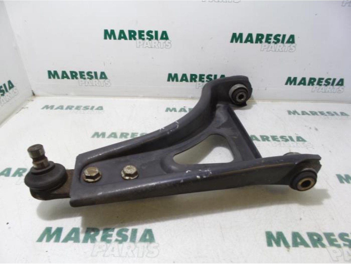 Renault - Twingo - Front lower wishbone, right