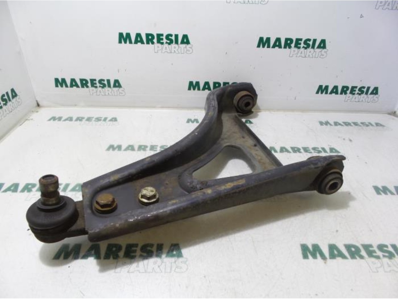 Renault - Twingo - Front lower wishbone, right