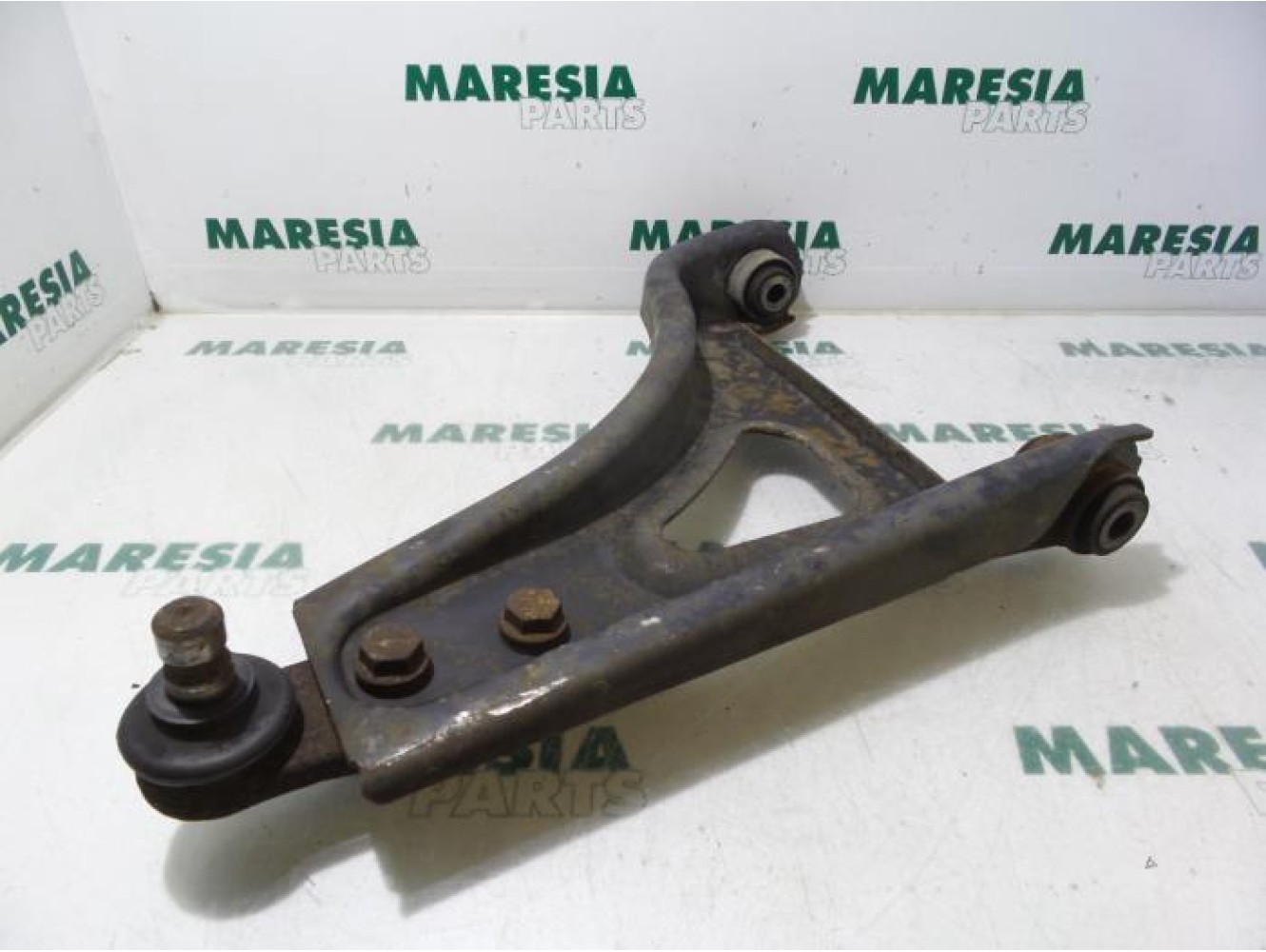 Renault - Twingo - Front lower wishbone, right