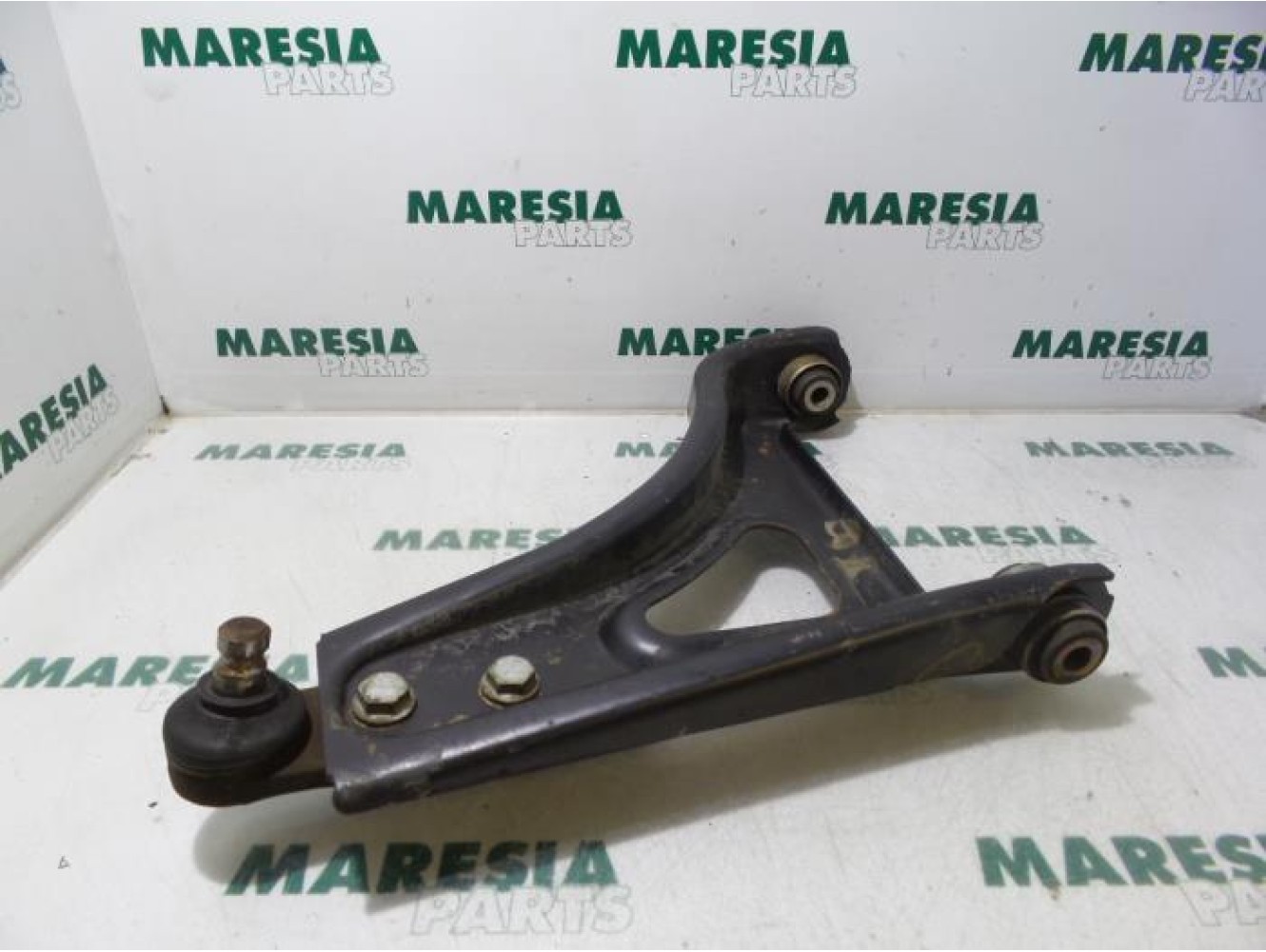 Renault - Twingo - Front lower wishbone, right