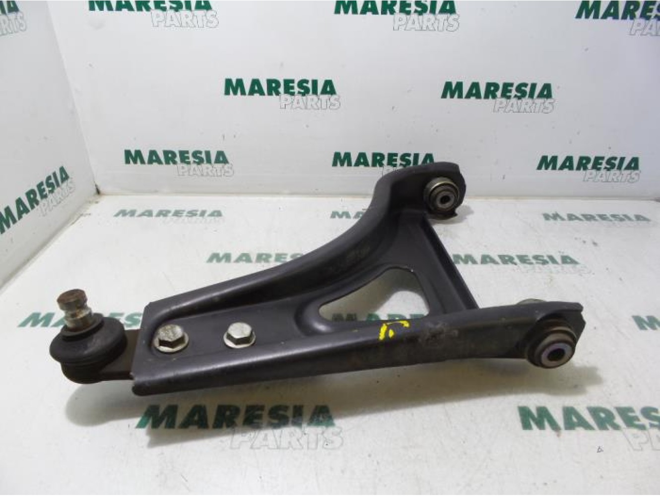 Renault - Twingo - Front lower wishbone, right