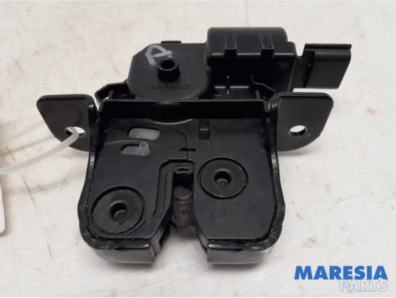 Renault - ZOE - Tailgate lock mechanism