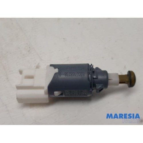 Renault - Kangoo - Clutch switch