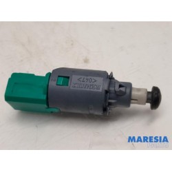 Renault - Kangoo - Clutch switch