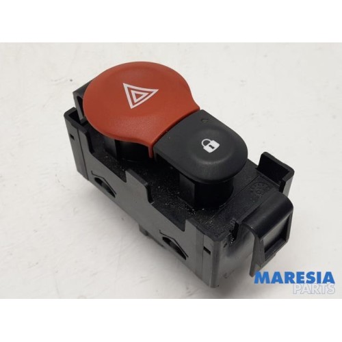 Renault - Kangoo - Panic lighting switch