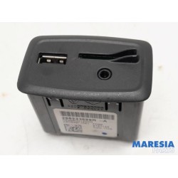 Renault - ZOE - AUX / USB connection