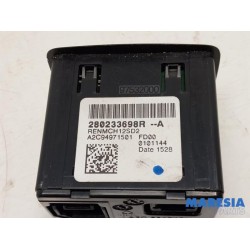 Renault - ZOE - AUX / USB connection