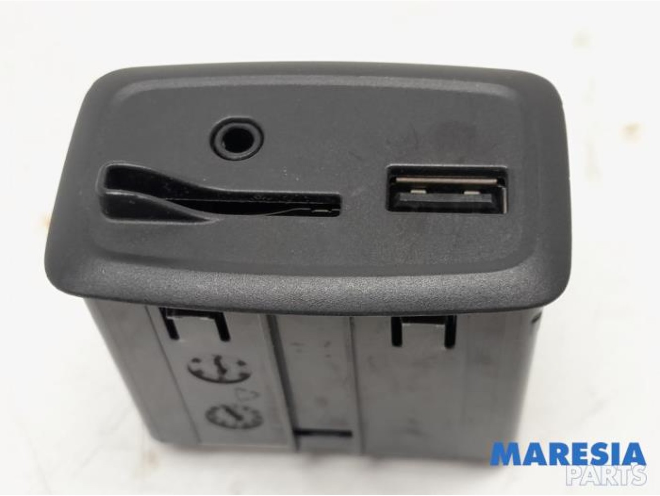 Renault - ZOE - AUX / USB connection