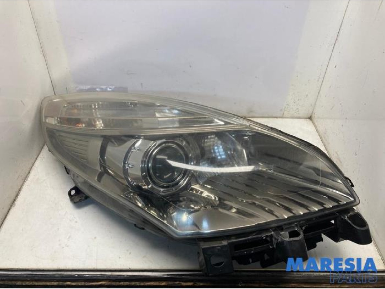 Renault - Grand Scenic - Koplamp rechts