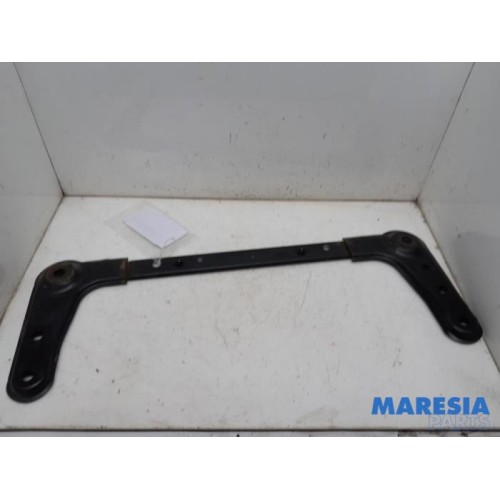 Renault - Grand Scenic - Radiator bar