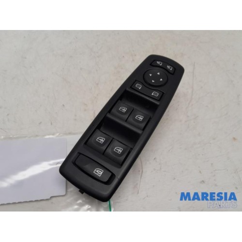 Renault - Megane - Multi-functional window switch