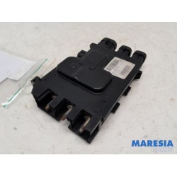 Renault - Megane - Voltage regulator