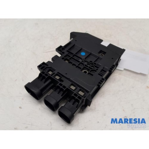 Renault - Megane - Voltage regulator