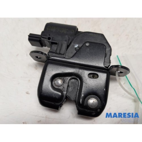 Renault - Megane - Tailgate lock mechanism