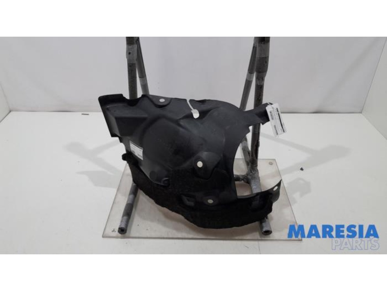 Renault - Clio - Wheel arch liner