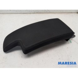 Renault - Megane - Armrest