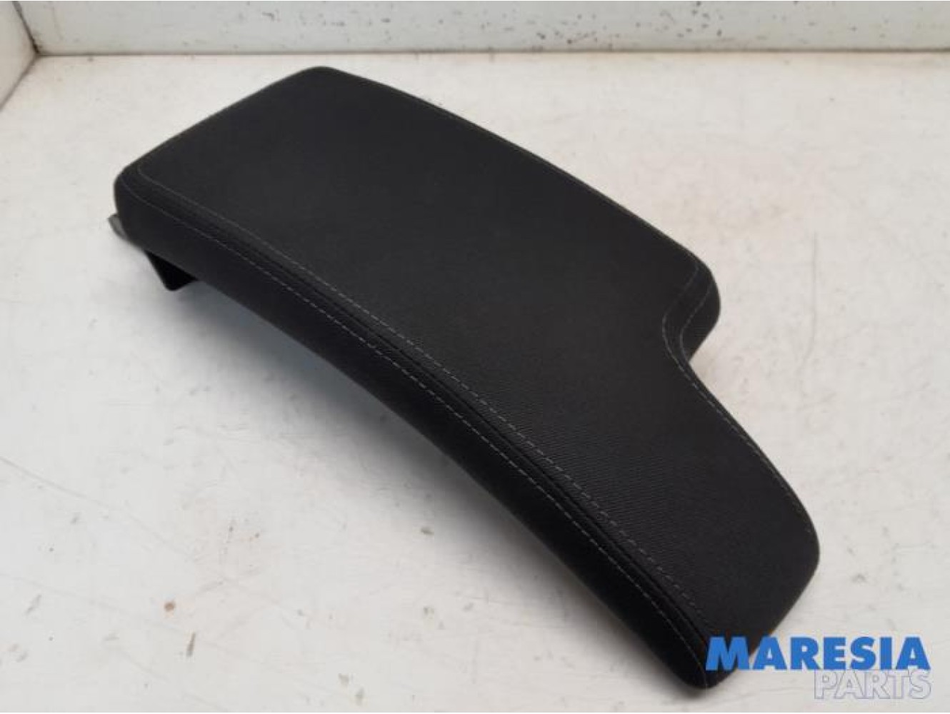 Renault - Megane - Armrest