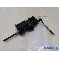 Renault - Megane - Tank flap lock motor