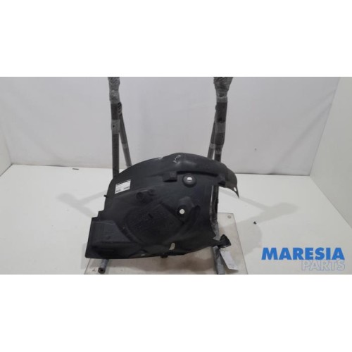 Renault - Clio - Wheel arch liner