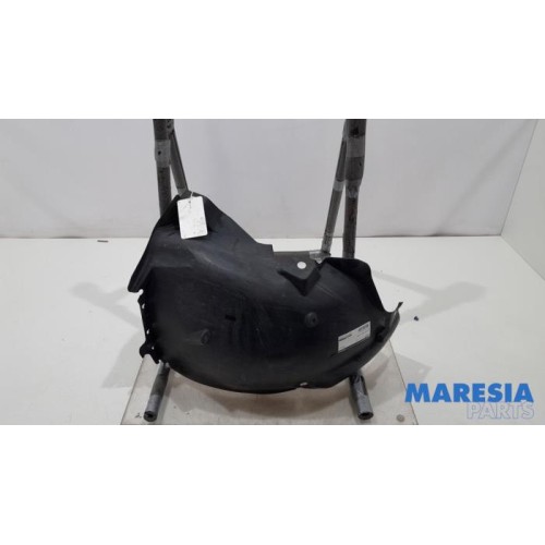 Renault - Clio - Wheel arch liner