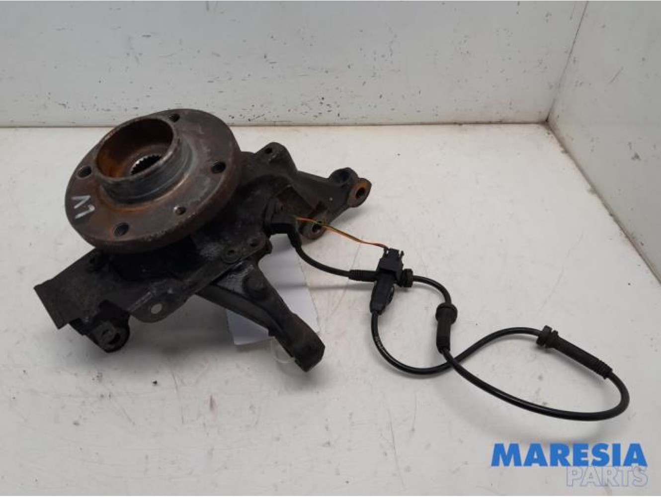 Renault - Clio - Achsschenkel links vorne