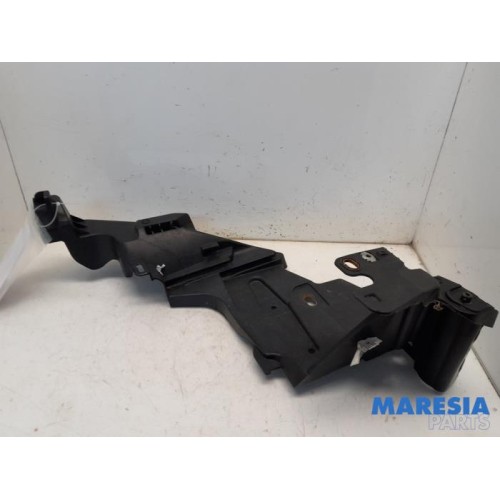 Renault - Megane - Koplampframe links