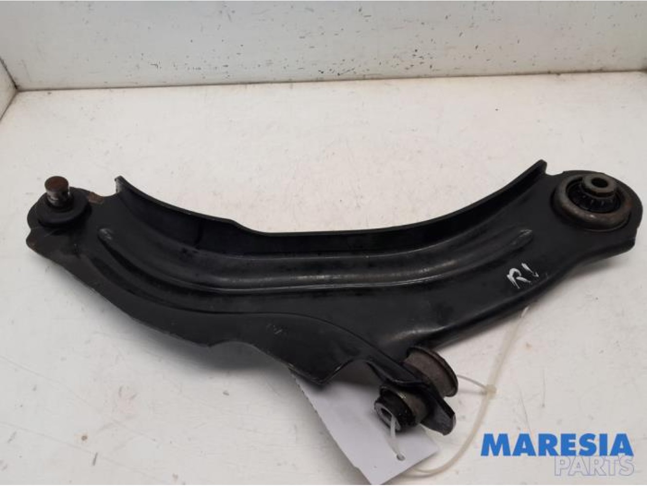 Renault - Clio - Front lower wishbone, right