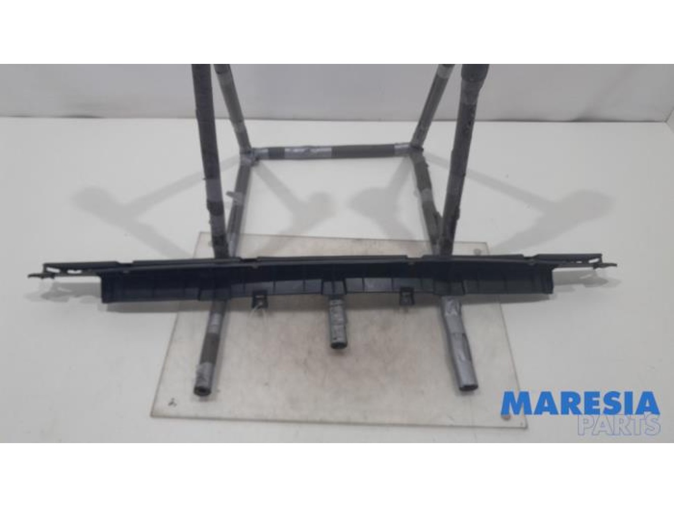 Renault - Kangoo - Rear bumper bracket central