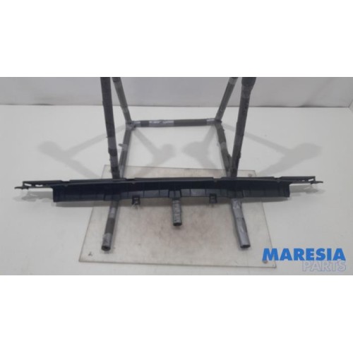 Renault - Kangoo - Rear bumper bracket central
