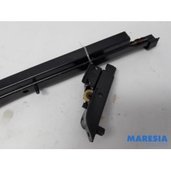Renault - Kangoo - Sliding door rail, right