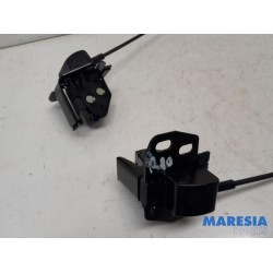 Renault - Kangoo - Tailgate lock stop