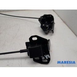 Renault - Kangoo - Tailgate lock stop