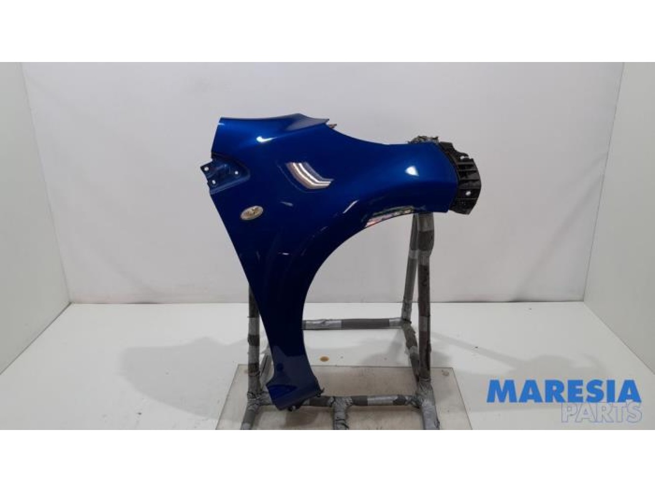 Peugeot - 107 - Front wing, right